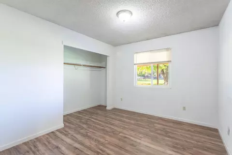 Bedroom - 6874 Weeks Rd, Redding, CA 96002 photo 4 of 6
