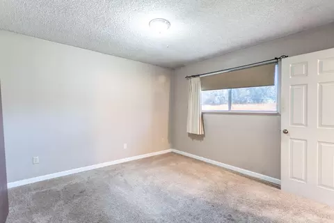 Bedroom - 6874 Weeks Rd, Redding, CA 96002 photo 2 of 6
