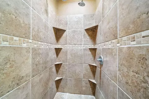 Bath - 14058 Windfall Dr, Redding, CA 96003 photo 2 of 4