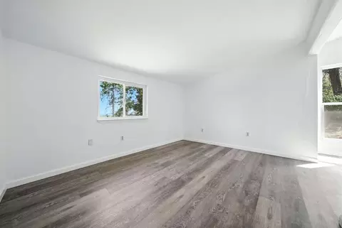 Living - 14058 Windfall Dr, Redding, CA 96003 photo 5 of 6
