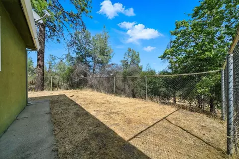 Exterior - 14058 Windfall Dr, Redding, CA 96003 photo 7 of 10