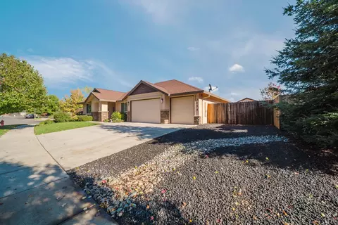 Exterior - 3375 Karuk Ave, Redding, CA 96002 photo 11 of 12