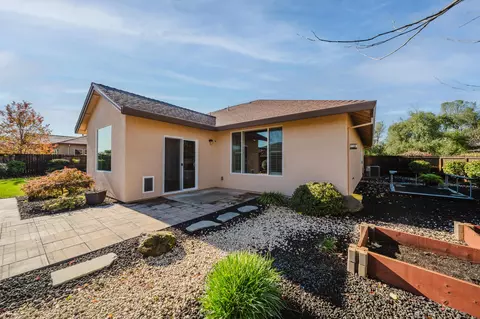 Exterior - 3375 Karuk Ave, Redding, CA 96002 photo 9 of 12