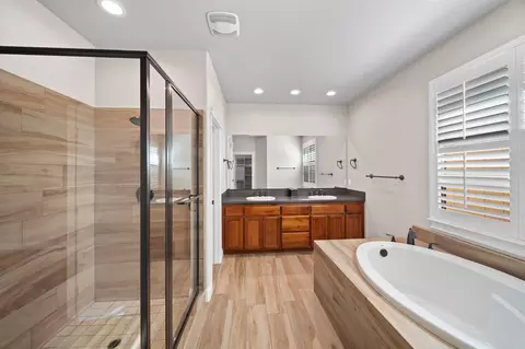 Bath - 3375 Karuk Ave, Redding, CA 96002 photo 1 of 5