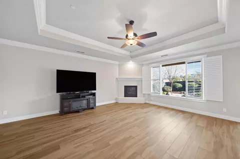 Living - 3375 Karuk Ave, Redding, CA 96002 photo 3 of 6