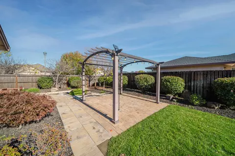 Exterior - 3375 Karuk Ave, Redding, CA 96002 photo 5 of 12