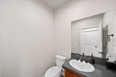 Bath - 3375 Karuk Ave, Redding, CA 96002 photo 5 of 5