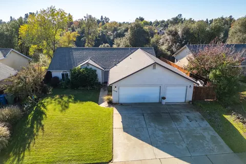 3896 Cambria Dr, Redding, CA 96002 photo 2