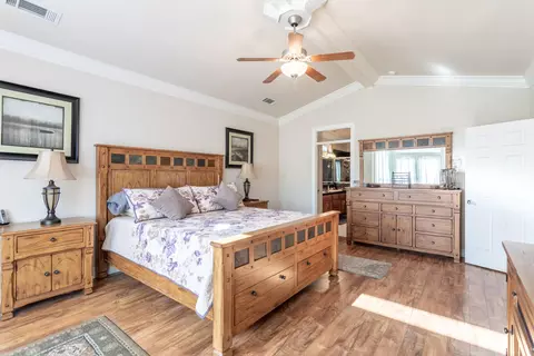 Bedroom - 2877 Green Riffle Rd, Redding, CA 96002 photo 2 of 4