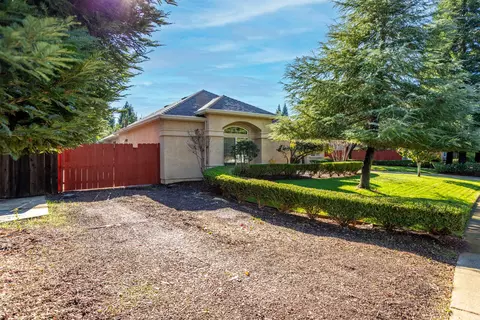Exterior - 2877 Green Riffle Rd, Redding, CA 96002 photo 11 of 13