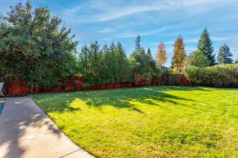 Exterior - 2877 Green Riffle Rd, Redding, CA 96002 photo 4 of 13