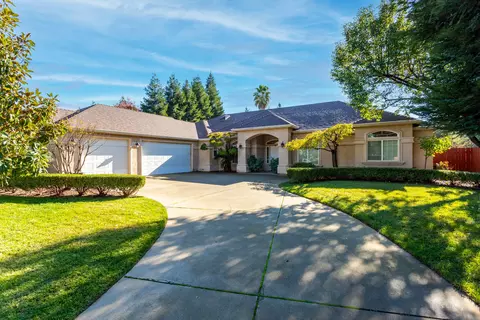 2877 Green Riffle Rd, Redding, CA 96002