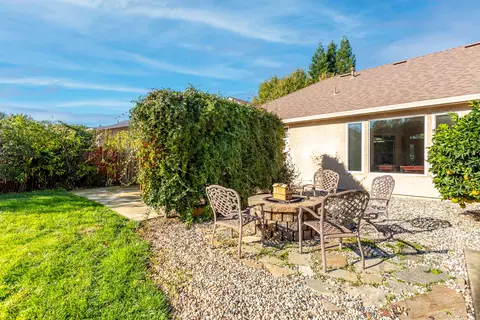 Exterior - 2877 Green Riffle Rd, Redding, CA 96002 photo 8 of 13