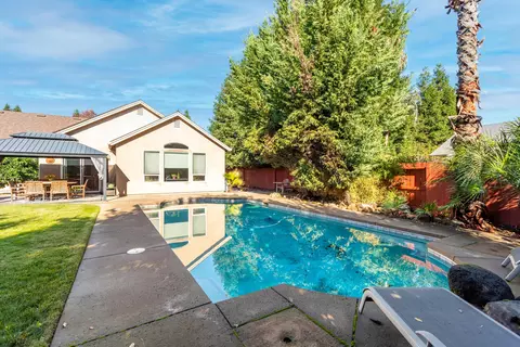 Exterior - 2877 Green Riffle Rd, Redding, CA 96002 photo 10 of 13