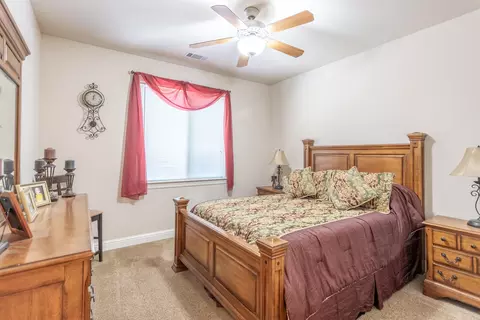 Bedroom - 2877 Green Riffle Rd, Redding, CA 96002 photo 3 of 4