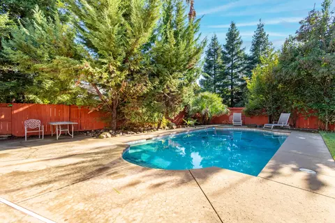 Exterior - 2877 Green Riffle Rd, Redding, CA 96002 photo 2 of 13