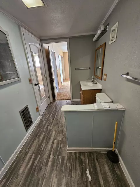 Bath - 10559 Second St, Shasta, CA 96087 photo 2 of 3