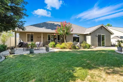 Exterior - 2110 Cilantro Dr, Redding, CA 96003 photo 4 of 13