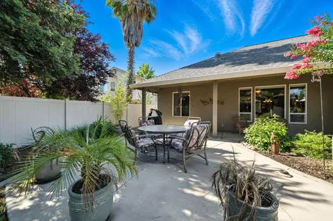 Exterior - 2110 Cilantro Dr, Redding, CA 96003 photo 5 of 13