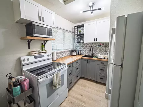 Kitchen - 760 Locust St, Redding, CA 96001 photo 4 of 4