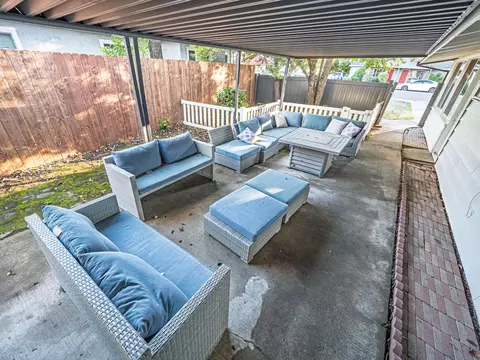 Exterior - 760 Locust St, Redding, CA 96001 photo 2 of 3