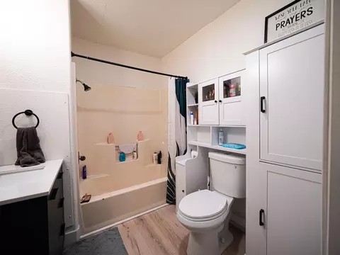Bath - 760 Locust St, Redding, CA 96001 photo 3 of 3