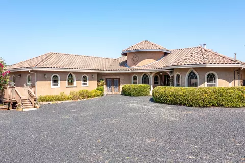 8400 Maynard Rd, Palo Cedro, CA 96073