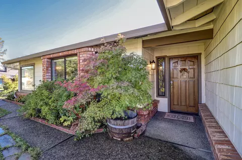 5589 Trish Ct, Redding, CA 96003