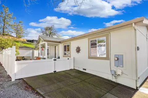 4716 Maple Trl, Redding, CA 96003 photo 2
