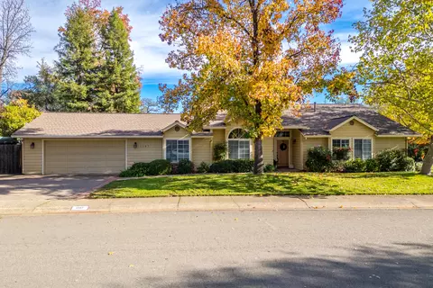 1187 Kirkwood Cir, Redding, CA 96003
