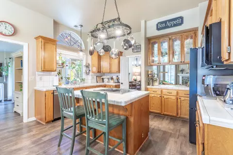 1187 Kirkwood Cir, Redding, CA 96003 photo 13