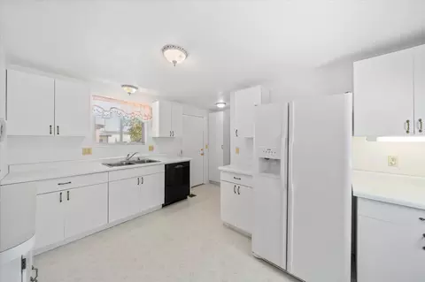 Kitchen - 6535 Placer Rd, Igo, CA 96047 photo 2 of 3