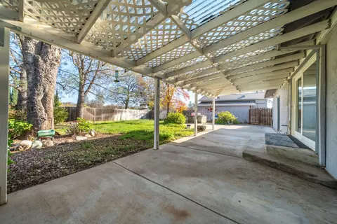 12141 Kern Dr, Redding, CA 96003 photo 31