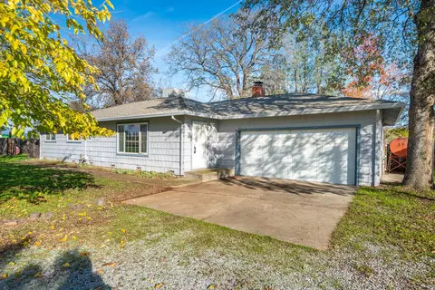 12141 Kern Dr, Redding, CA 96003 photo 2
