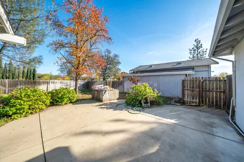 12141 Kern Dr, Redding, CA 96003 photo 32