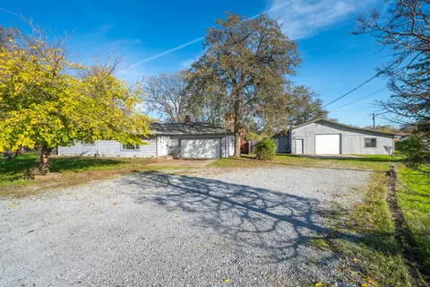 12141 Kern Dr, Redding, CA 96003