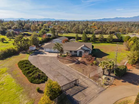6760 Amber Ridge Dr, Anderson, CA 96007