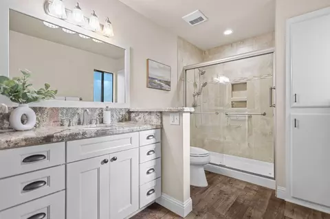 Bath - 3835 Riverview Dr, Redding, CA 96001 photo 1 of 3
