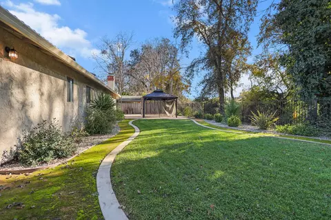 Exterior - 3835 Riverview Dr, Redding, CA 96001 photo 5 of 8