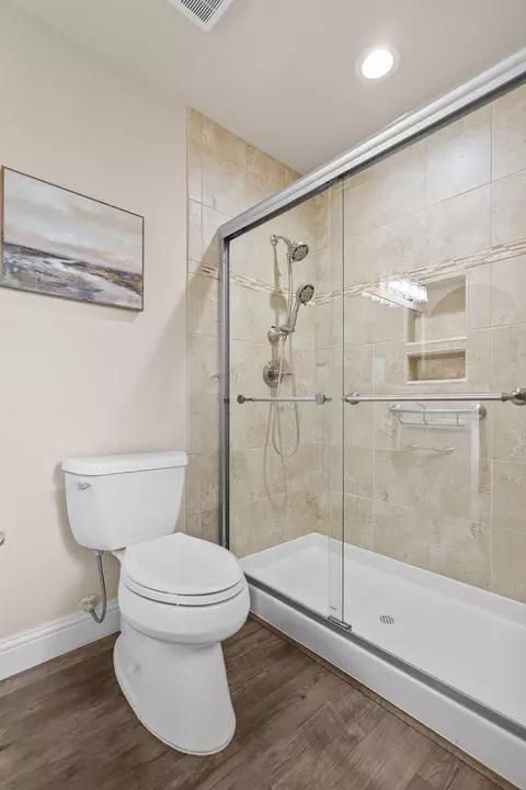 Bath - 3835 Riverview Dr, Redding, CA 96001 photo 2 of 3