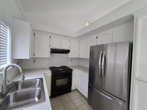 Kitchen - 454 Alamine Dr, Redding, CA 96003 photo 2 of 4