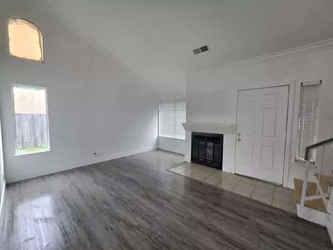Living - 454 Alamine Dr, Redding, CA 96003 photo 2 of 3