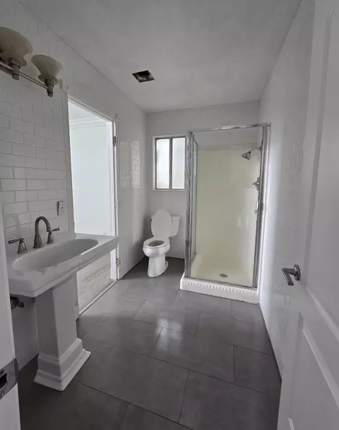 Bath - 454 Alamine Dr, Redding, CA 96003 photo 2 of 2