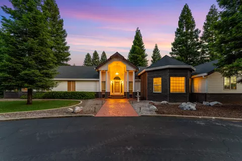 15947 Butterfield Ln, Anderson, CA 96007