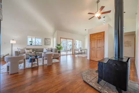 Living - 21857 W Elk Trl, Redding, CA 96003 photo 4 of 10