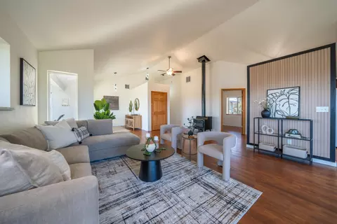 Living - 21857 W Elk Trl, Redding, CA 96003 photo 3 of 10