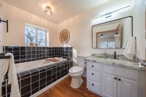 Bath - 21857 W Elk Trl, Redding, CA 96003 photo 1 of 4