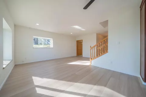Living - 21857 W Elk Trl, Redding, CA 96003 photo 7 of 10