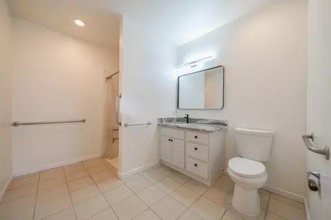Bath - 21857 W Elk Trl, Redding, CA 96003 photo 3 of 4