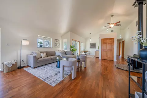 Living - 21857 W Elk Trl, Redding, CA 96003 photo 2 of 10
